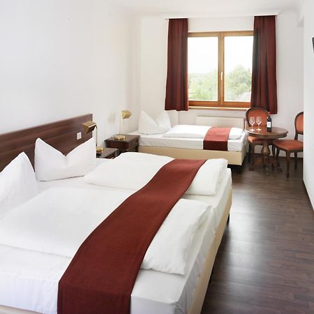 Hotel Marc Aurel Petronell Esterno foto