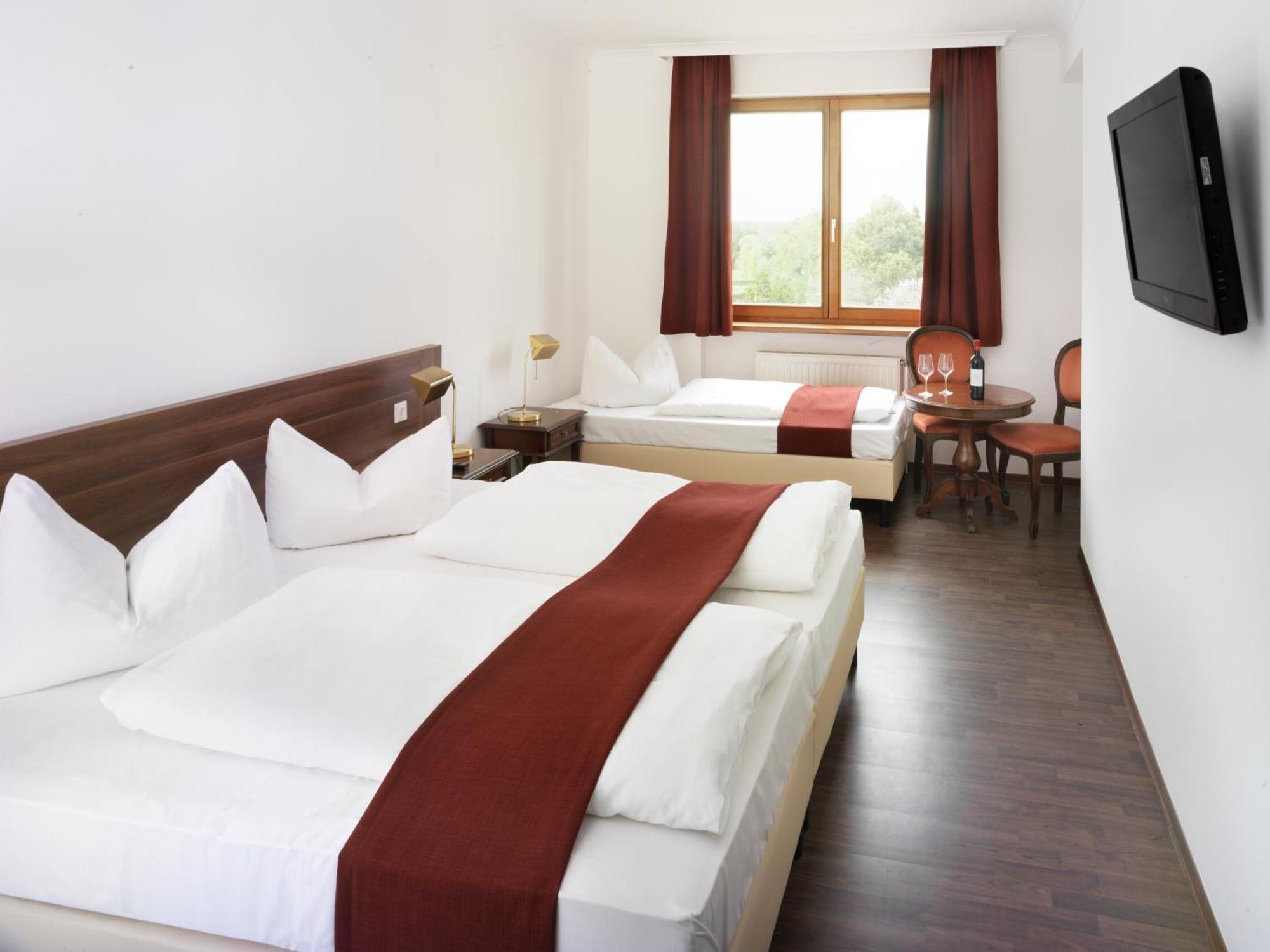 Hotel Marc Aurel Petronell Esterno foto